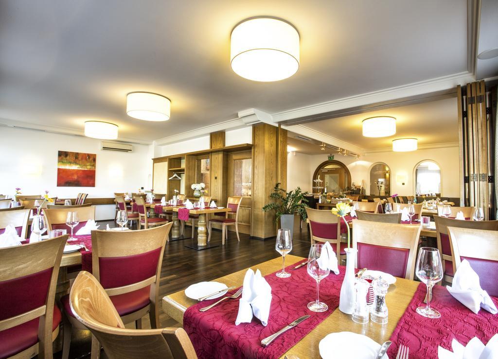 Hotel Krone Niefern-Oeschelbronn Exterior photo